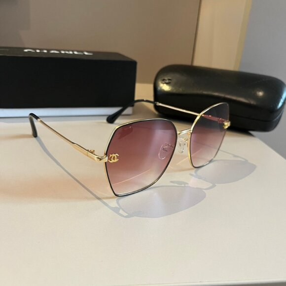 Chanel Sunglasses Woman's wide - Picture 1 of 6